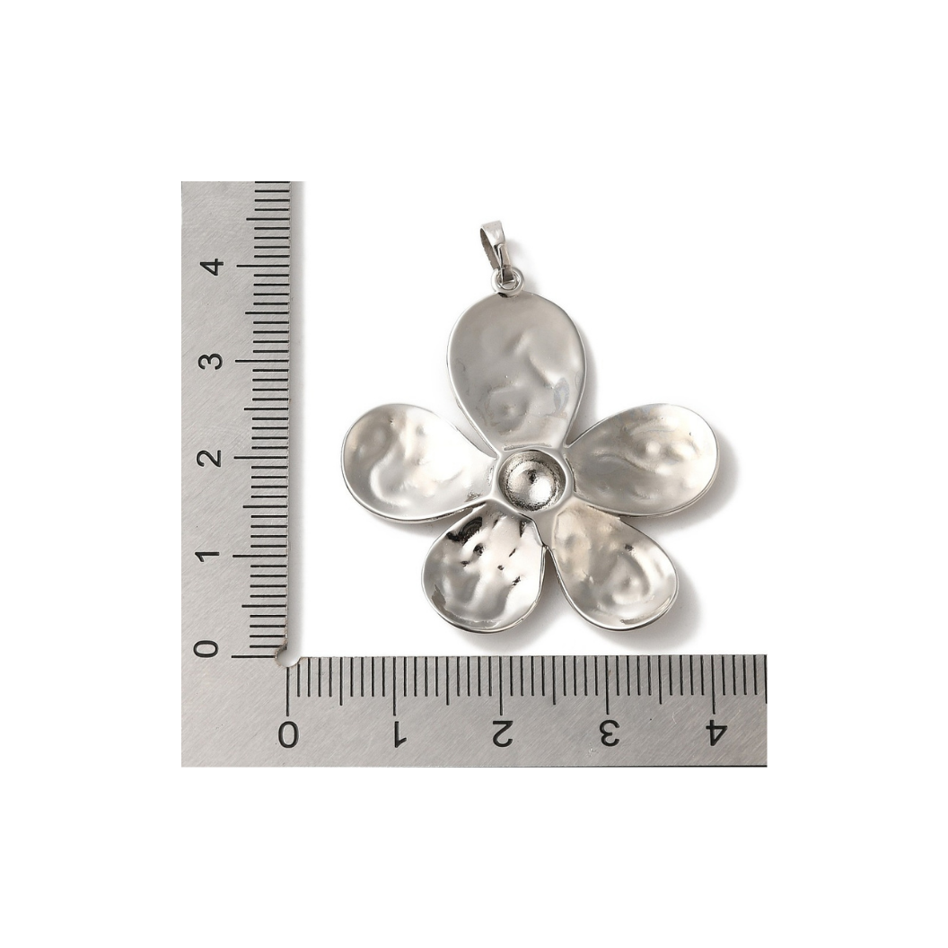 Length view of the Silver 5 Petal Flower Charm