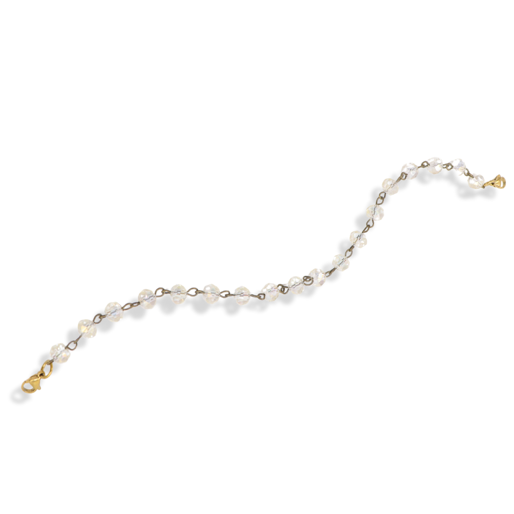 Front view of the Clear Liza Trucker Hat Chain