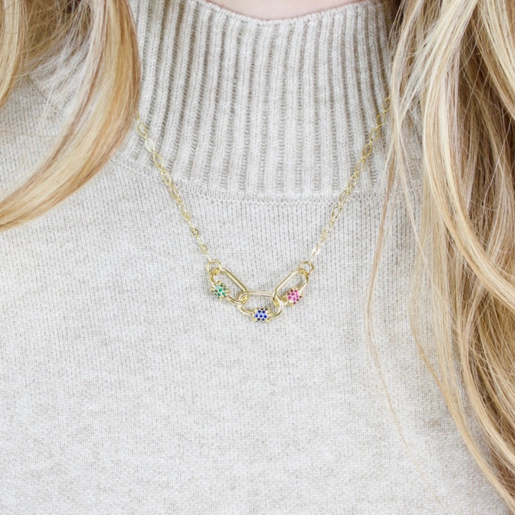 Front view of the The Gemma Necklace on model